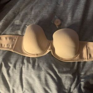 Strapless bra with detachable straps